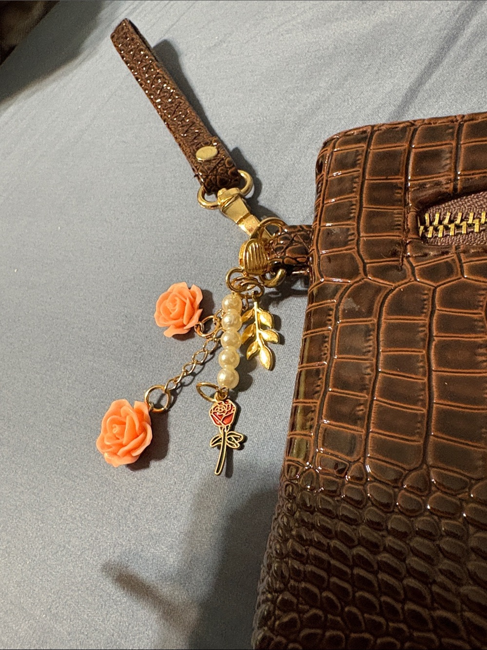 Jessica Simpson Brown Croc-Embossed Wristlet with Gold Medallion/jewelry bundle
